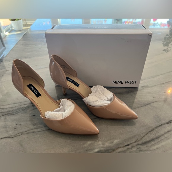 Nine West Pointy Toe Pumps, Natural Color, size 5.5, fit like size 6, NEVER worn - Picture 6 of 7